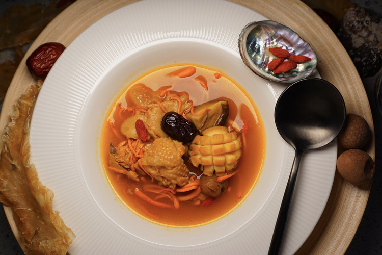 黄金花胶鸡汤 - 食材的自然甘甜与肉质鲜香的完美融合的做法