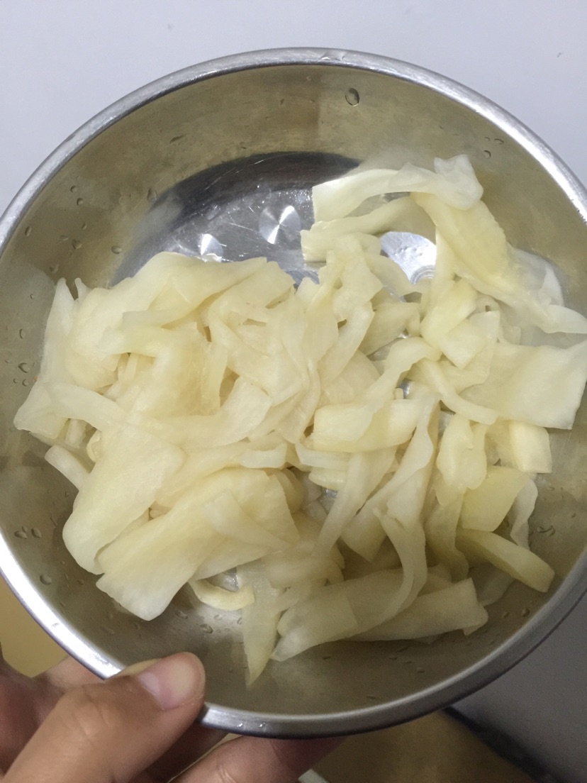 酸辣鸡杂的做法图解2