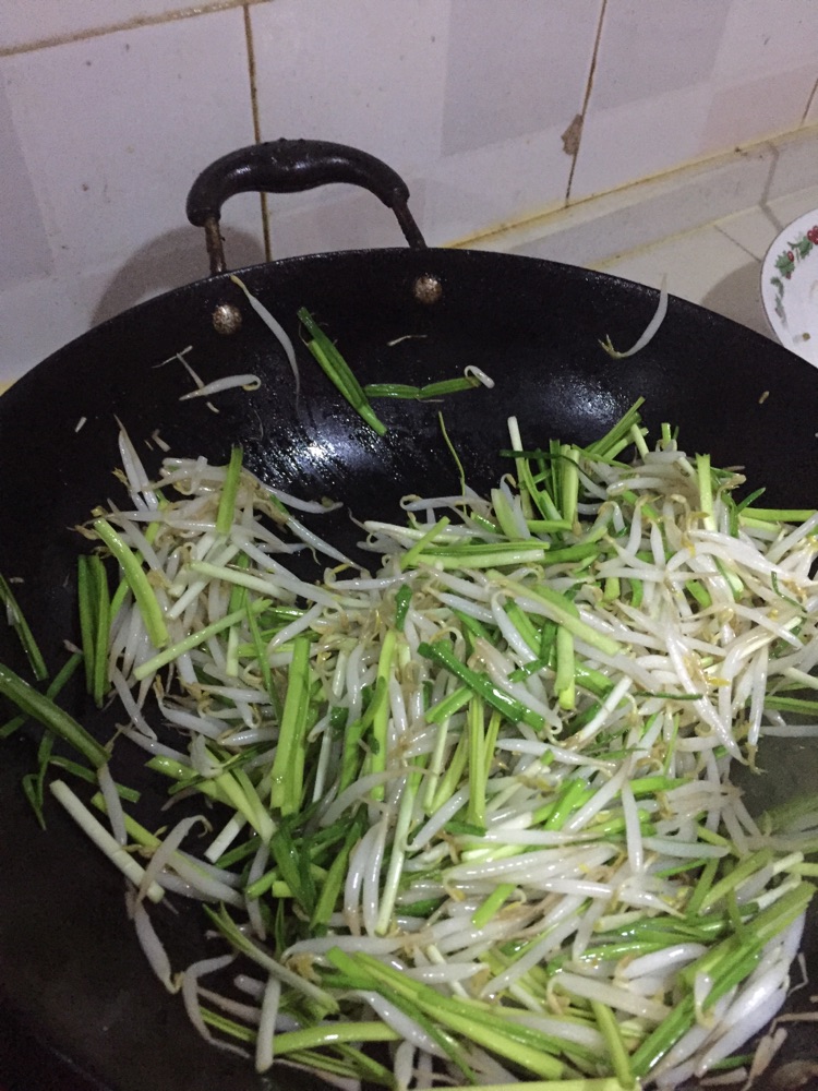 素炒蒜苗豆芽的做法图解3
