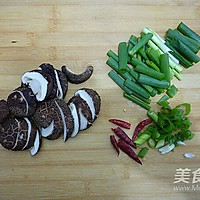 香菇烧豆腐角的做法图解5