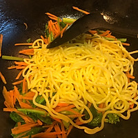 鸡胸肉炒面的做法图解12