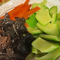 西葫芦木耳炒蛋的做法图解2