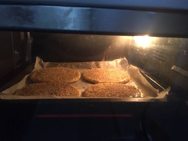 核桃芝麻酥饼的做法图解12