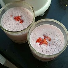 丝滑草莓奶昔