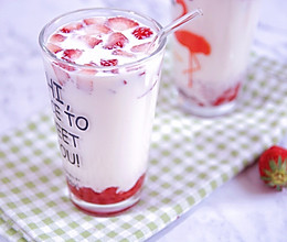草莓大果粒牛奶这样做最好喝的做法