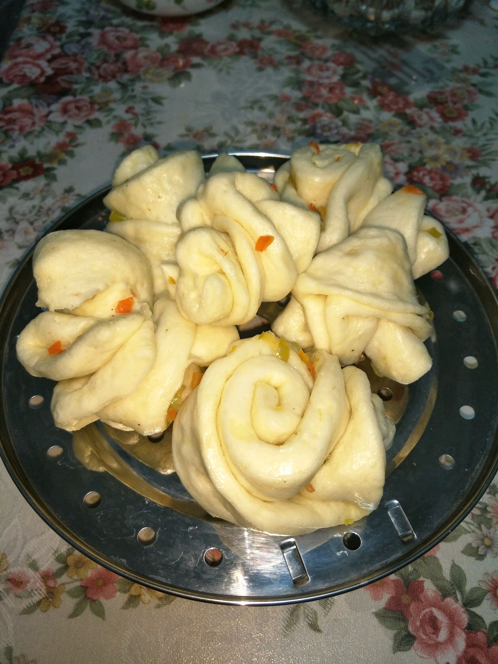 Red pepper rolls