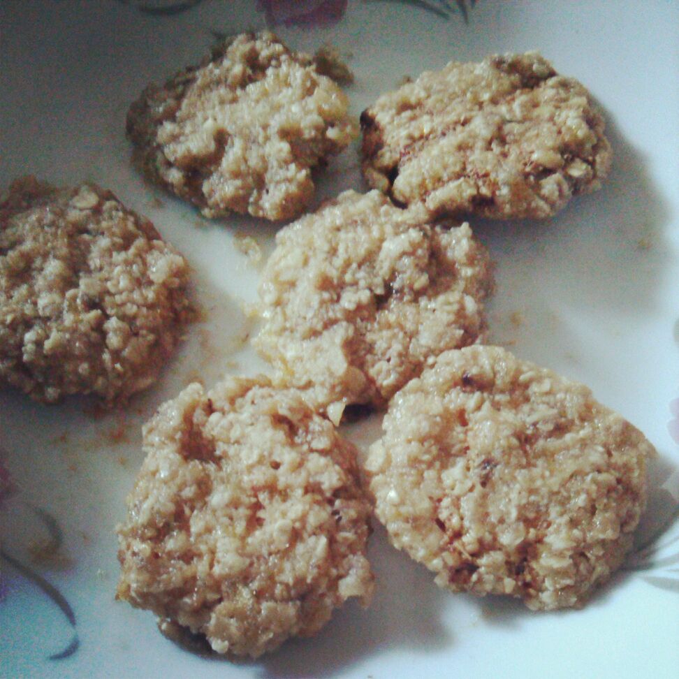 Banana oatmeal biscuit as a snack during weight loss