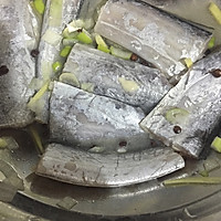 干炸刀鱼的做法图解1