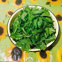 凉拌芹菜叶的做法图解1