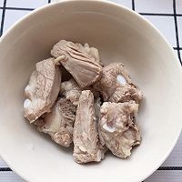 海底椰麦冬莲子排骨汤的做法图解4