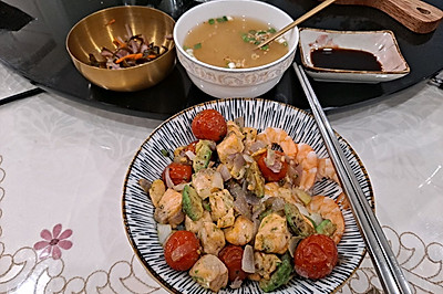 三纹鱼基尾虾荟饭