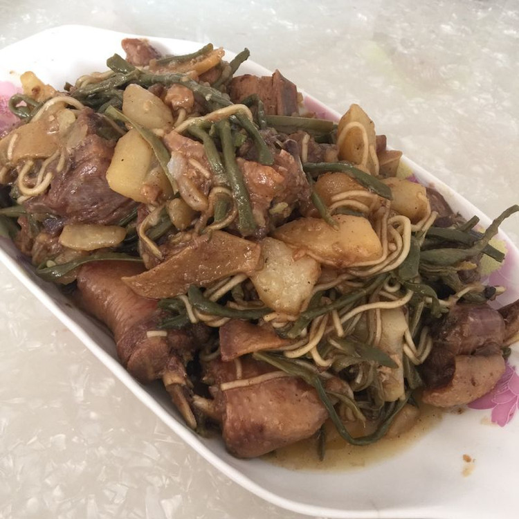 东北炖鸡肉的做法