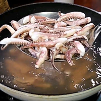 特色干煸鱿鱼须的做法图解2