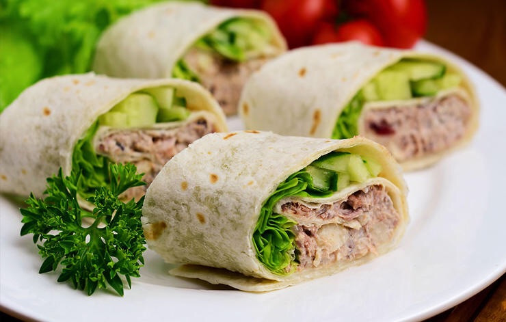 TUNA WRAPS WITH PESTO,TOMATO的做法