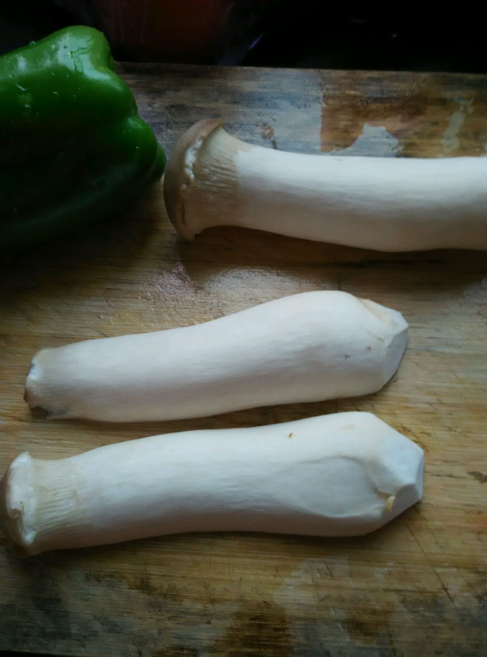 甜椒鸡腿菇怎么做_甜椒鸡腿菇的做法_豆果美食