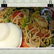 夏天的美味佳肴---西红柿、黄瓜 凉拌面
