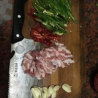 青椒炒肉的做法图解1