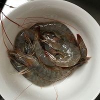 火龙果炸虾的做法图解1