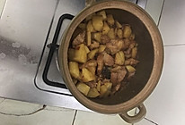 土豆焖五花肉的做法