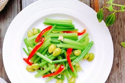 银杏果炒香芹