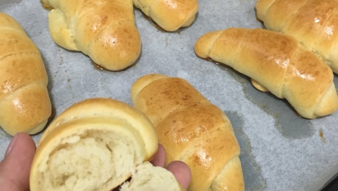 烘培新手第一次试做经典黄油面包卷