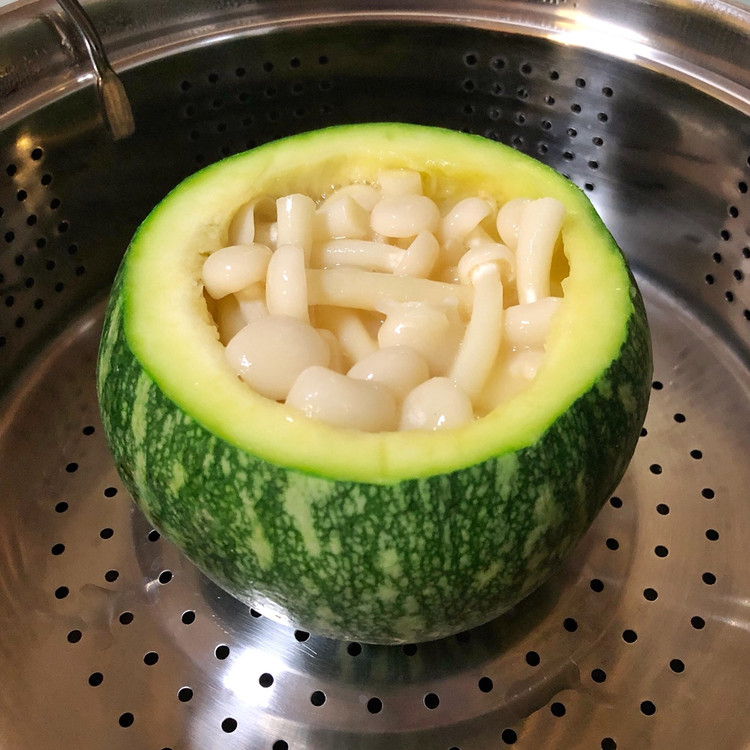 【小南瓜蒸小蘑菇汤】的做法