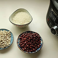 红豆薏米砂锅粥的做法图解1