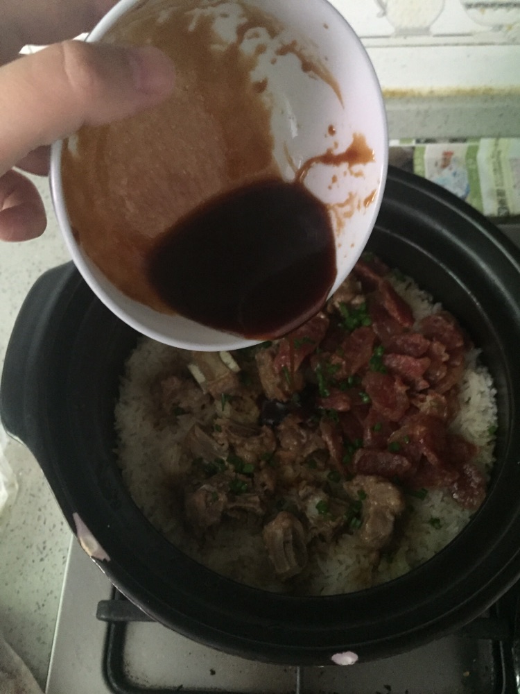 排骨香肠煲仔饭的做法图解10