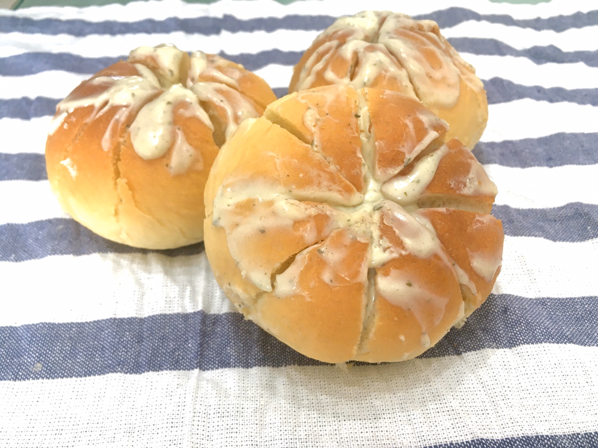风靡韩国街头的蒜香味奶油奶酪面包