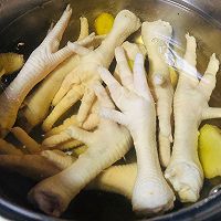 鸡爪煲的做法图解1