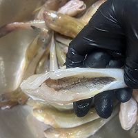 炸鱼到底用面粉还是淀粉？炸出的鱼外酥里嫩的做法图解2