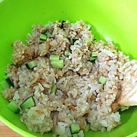简单的黄瓜肉松饭团的做法图解4