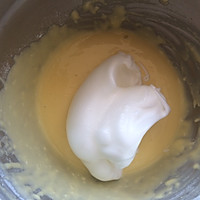 酸奶轻乳酪蛋糕的做法图解6