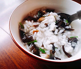 清淡流食——木耳香菇粥的做法