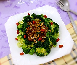 凉拌西兰花#舌尖上的春宴#的做法