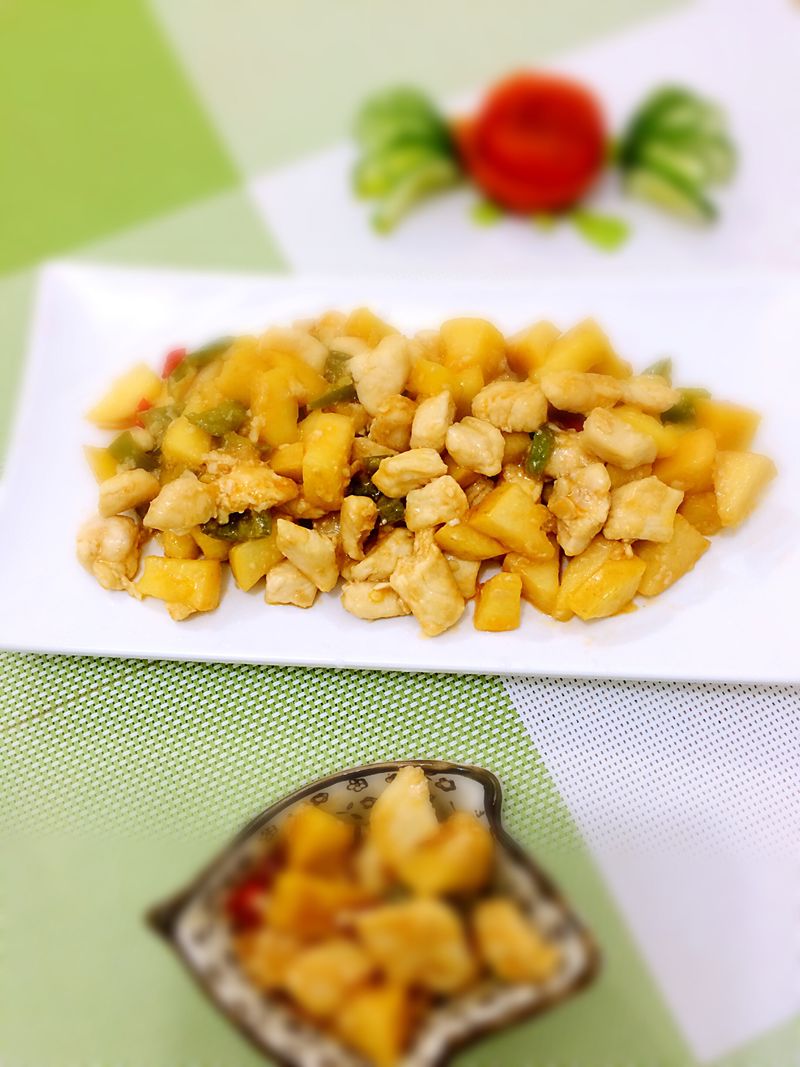 Diced chicken with apple