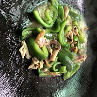 菜椒炒鱿鱼的做法图解3