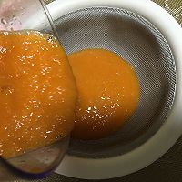 【蓓妈美食】芒果胡萝卜青瓜汁的做法图解4