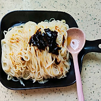 捞汁鹌鹑蛋葱油拌面的做法图解9