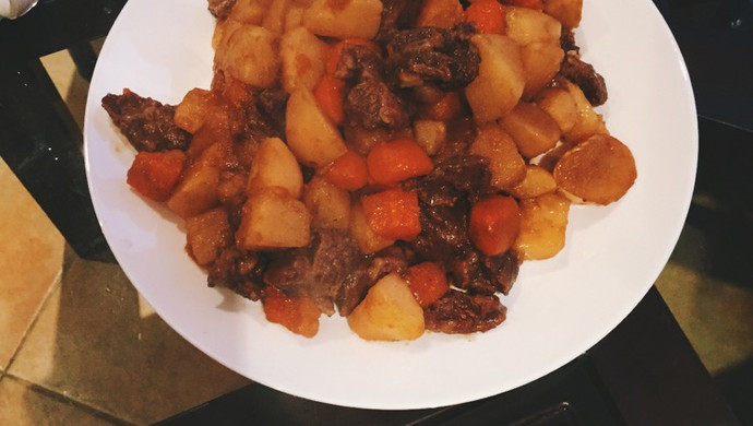 土豆胡萝卜炖牛腩