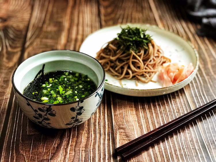 还原深夜食堂第四十一话の跨年荞麦面的做法