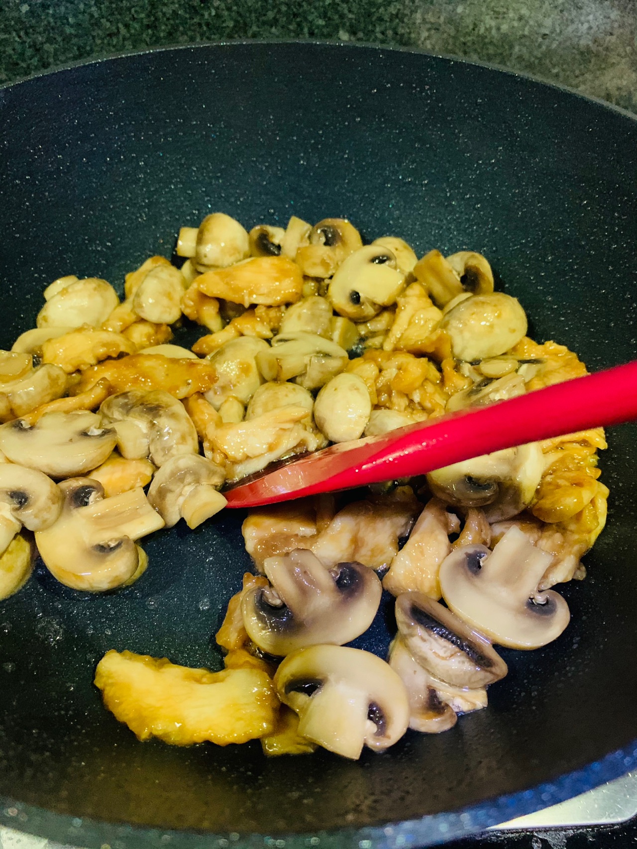 小鸡炖蘑菇怎么做_小鸡炖蘑菇的做法视频_紫韵千千_豆果美食