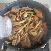 茶树菇豆腐泡五花肉的做法图解10