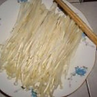 油炸金针菇的做法图解1