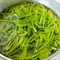 青椒素炒黄花菜的做法图解4