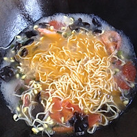 鲜虾鸡蛋面的做法图解6