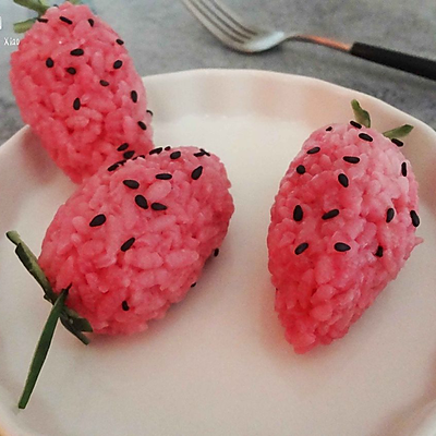 萌萌哒草莓饭团
