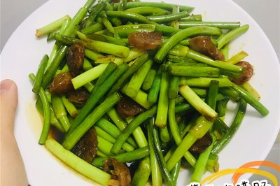 简单又好吃的蒜苗炒腊肠