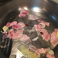 白菜粉条炖五花肉的做法图解3