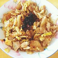 老干妈蛋花炒饼的做法图解1